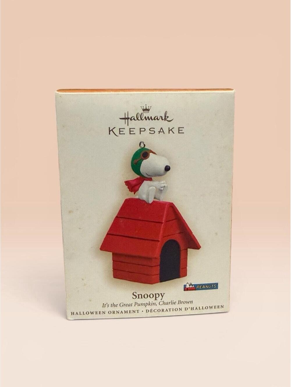 Hallmark Keepsake Ornament Snoopy It's the Great Pumpkin, Charlie Brown New 2006